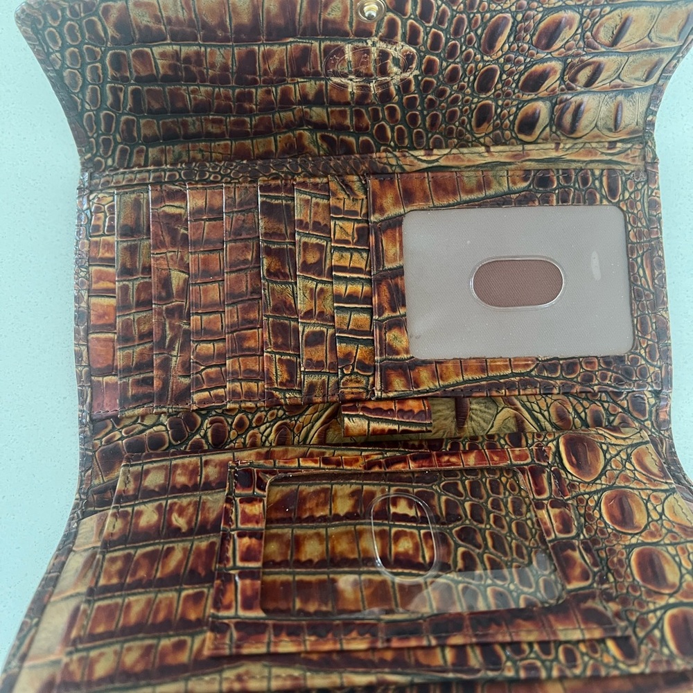Brahmin like new embossed croc Leather Wallet in Pecan Brown - Picture 3 of 6